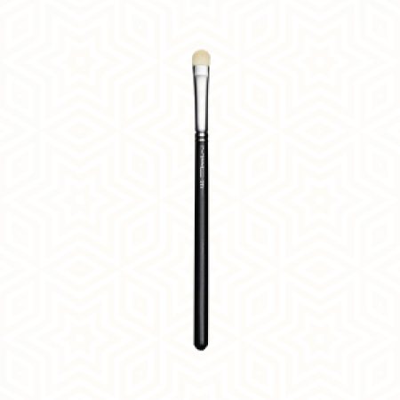 MAC Cosmetics - 003 - 239S Eye Shader Brush-01